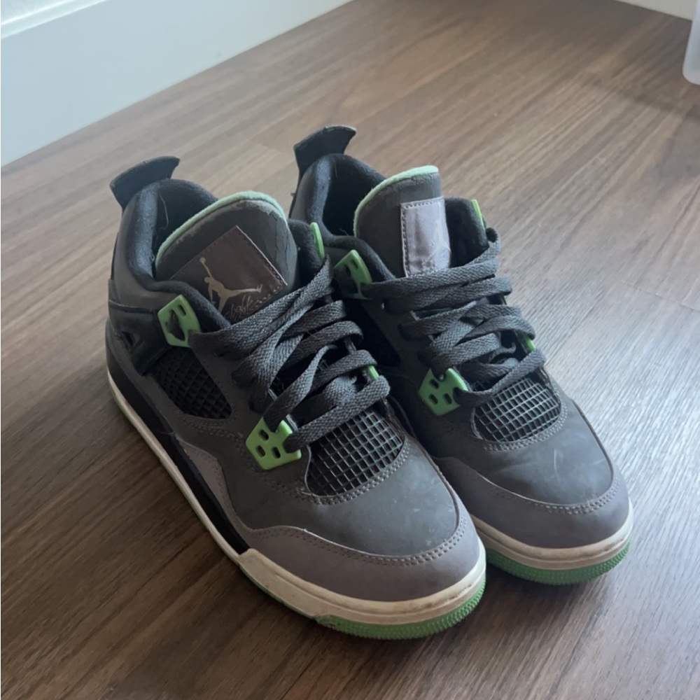 Jordan 4 Retro 2013 Green Glow (rare find) GS Size 4